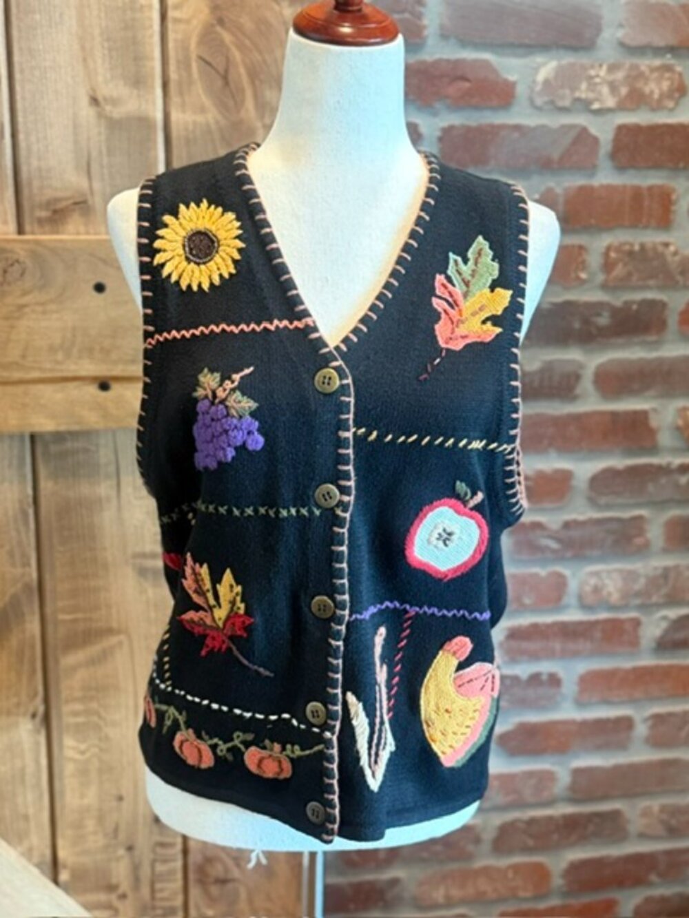 Fall Harvest Black Embroidered Sweater Vest Women’s Medium